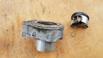 Peugeot Satelis 400 henger