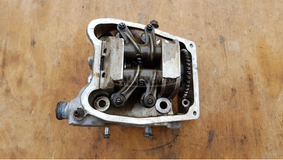 Peugeot Satelis 400 hengerfej - 1/10