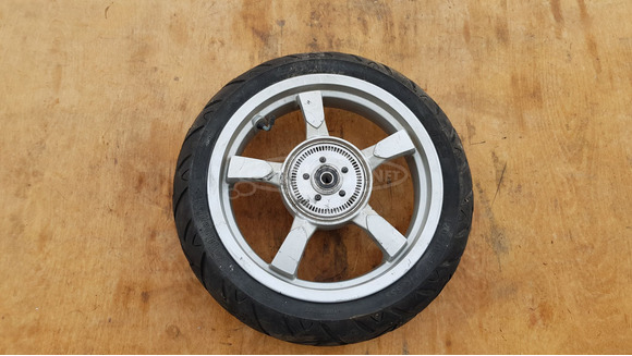 Peugeot Satelis 400 első kerék