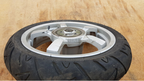 Peugeot Satelis 400 első kerék