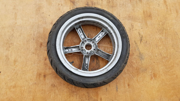 Peugeot Satelis 400 hátsó kerék