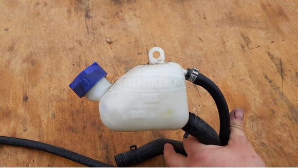 Peugeot Satelis 400 kiegyenlítő tartály