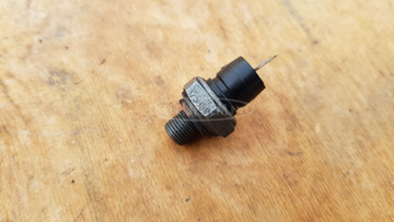 Peugeot Satelis 400 olajnyomás gomba