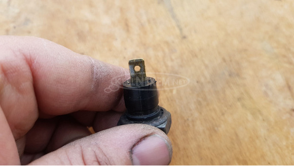 Peugeot Satelis 400 olajnyomás gomba - 4/4