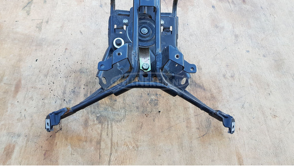 Peugeot Satelis 400 első idomtartó konzol