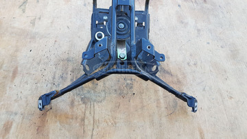 Peugeot Satelis 400 első idomtartó konzol