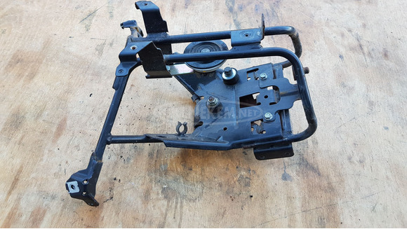 Peugeot Satelis 400 első idomtartó konzol