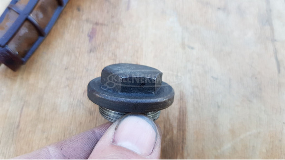 Peugeot Satelis 400 olajleeresztő csavar - 6/6