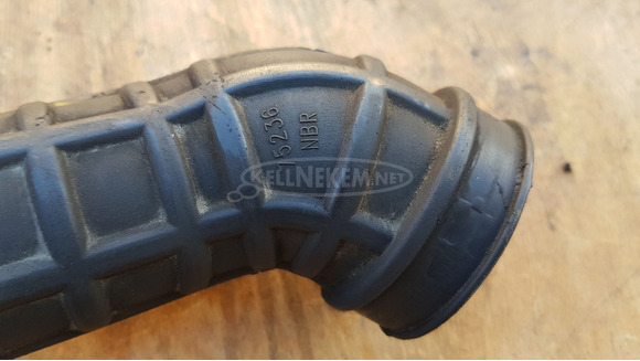 Peugeot Satelis 400 légszűrő cső