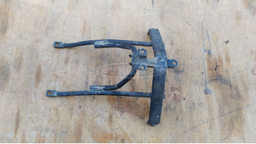 Kymco people 250 első sárvédő tartó keret