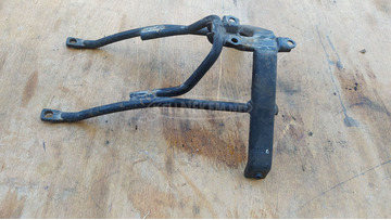 Kymco people 250 első sárvédő tartó keret