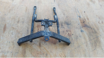 Kymco people 250 első sárvédő tartó keret