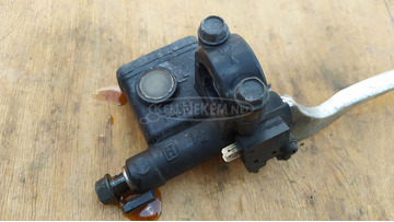 Kymco people 250 főfékhenger jobbos