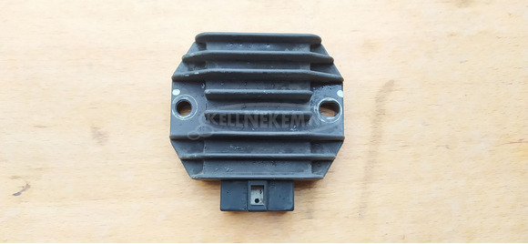 Aprilia Atlantic 125 - 250 feszültségszabályzó - 1/4