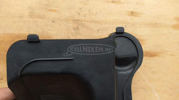 Aprilia Atlantic 125 - 200 szervízfedél sisaktartóba - 4/5