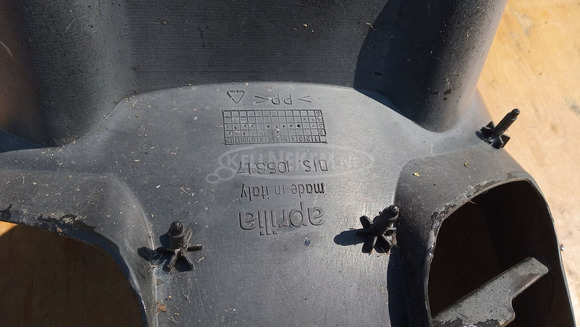 Aprilia Atlantic 125 - 250 első villa körüli idom - 10/10