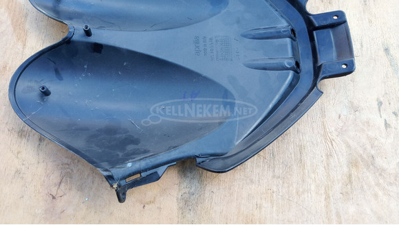 Aprilia Atlantic 125 - 250 plexi alatti idom - 5/6