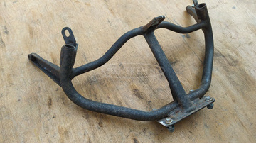 Aprilia Atlantic 500 első idomtartó konzol