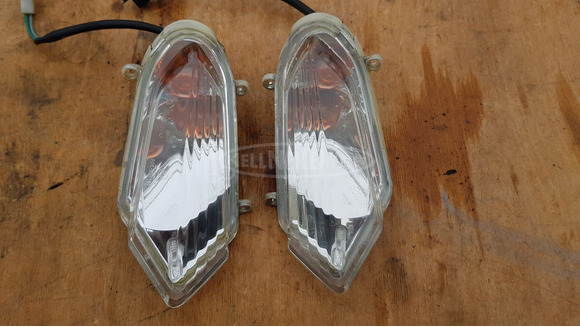 Kymco Agility 125 - 200 első irányjelző pár