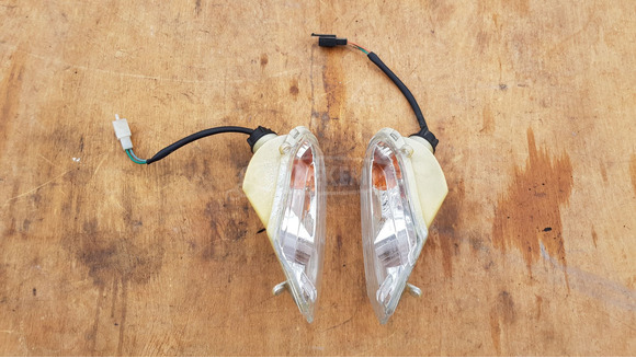 Kymco Agility 125 - 200 első irányjelző pár