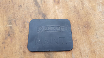 Kymco Agility 125 - 200 szervízfedél sisaktartóba