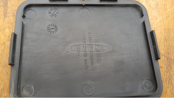 Kymco Agility 125 - 200 szervízfedél sisaktartóba - 3/3