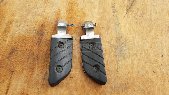 Yamaha Versity xc 300 hátsó lábtartó pár - 1/7