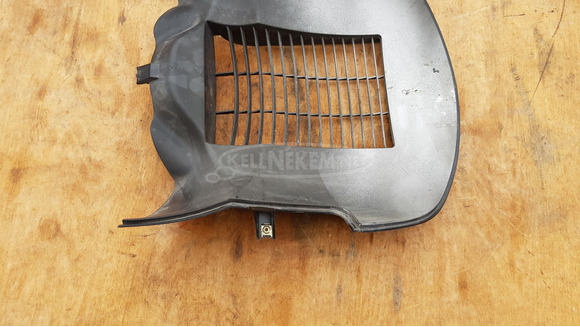 Yamaha Versity xc 300 hűtő elötti idom