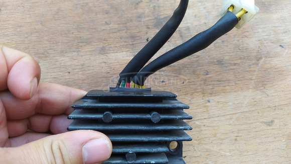 Kymco People S 250 feszültségszabályzó - 5/8