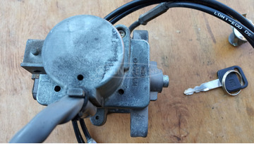 Kymco People S 250 - 300 karburátoros gyújtáskapcsoló