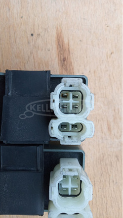 Kymco People S 250 - 300 első lámpa elektronika