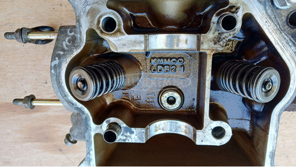 Kymco People S 300 i.e hengerfej - 2/9