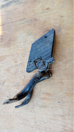 Kymco People S 250 - 300 hátsó lábtartó jobbos - 1/6