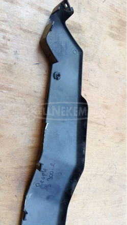 Kymco People S 250 - 300 i.e taposó alatti idom jobbos sérült - 6/10