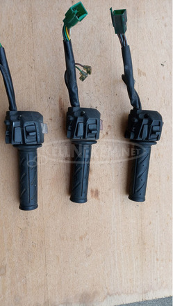 Kymco People S 250 - 300 kormány kapcsoló jobbos - 9/10