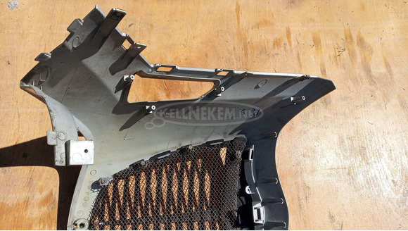 Kymco People S 250 - 300 i.e első idom ezüst sérült - 7/10