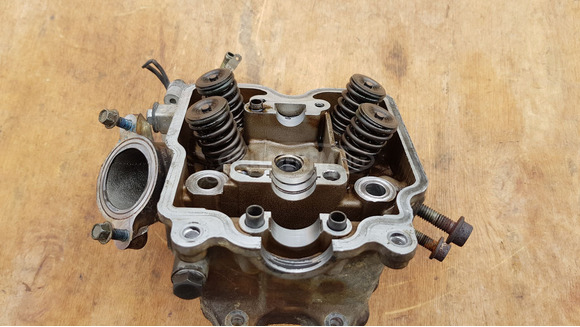 Suzuki Burgman 400 (merci lámpás) hengerfej - 8/10