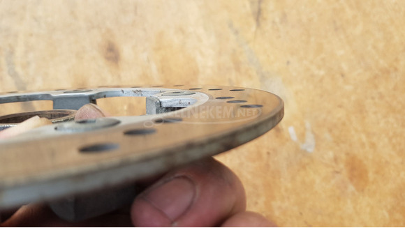 Suzuki Burgman 250 - 400 (merci lámpás) hátsó féktárcsa - 6/10