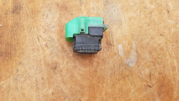 Suzuki Burgman 250 - 400 (merci lámpás) indító relé