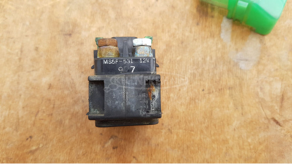 Suzuki Burgman 250 - 400 (merci lámpás) indító relé