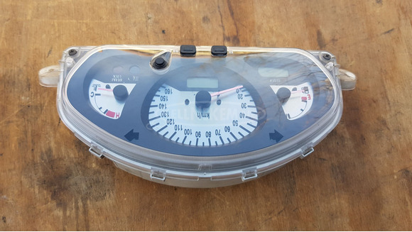 Suzuki Burgman 400 (merci lámpás) km óra