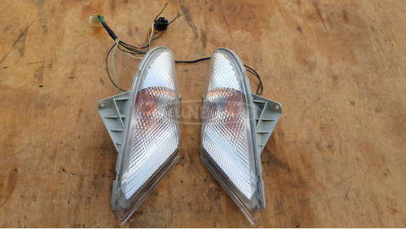 Suzuki Burgman 250 - 400 (merci lámpás) első irányjelző pár - 1/8