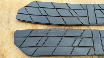 Suzuki Burgman 250 - 400 (merci lámpás) gumiszőnyeg pár