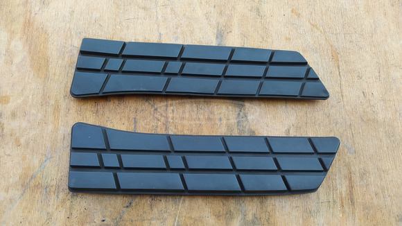 Suzuki Burgman 250 - 400 (merci lámpás) hátsó gumiszőnyeg pár - 1/6