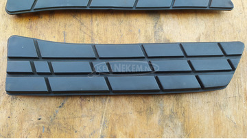 Suzuki Burgman 250 - 400 (merci lámpás) hátsó gumiszőnyeg pár