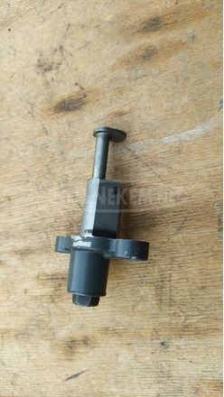 Suzuki Burgman 250 - 400 (merci lámpás) vezérműlánc feszítő patron