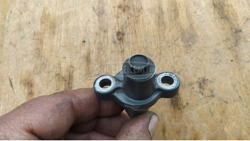 Suzuki Burgman 250 - 400 (merci lámpás) vezérműlánc feszítő patron