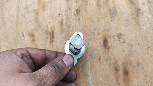 Suzuki Burgman 250 - 400 (merci lámpás) vezérműlánc feszítő patron