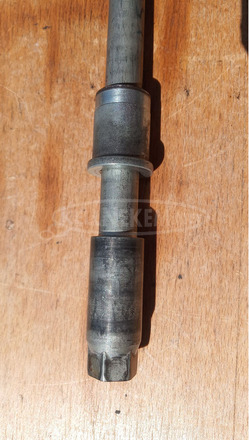 Suzuki Burgman 250 - 400 (merci lámpás) első keréktengely