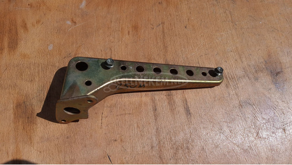 Suzuki Burgman 250 - 400 (merci lámpás) hátsó lábtartó vas jobbos - 1/4